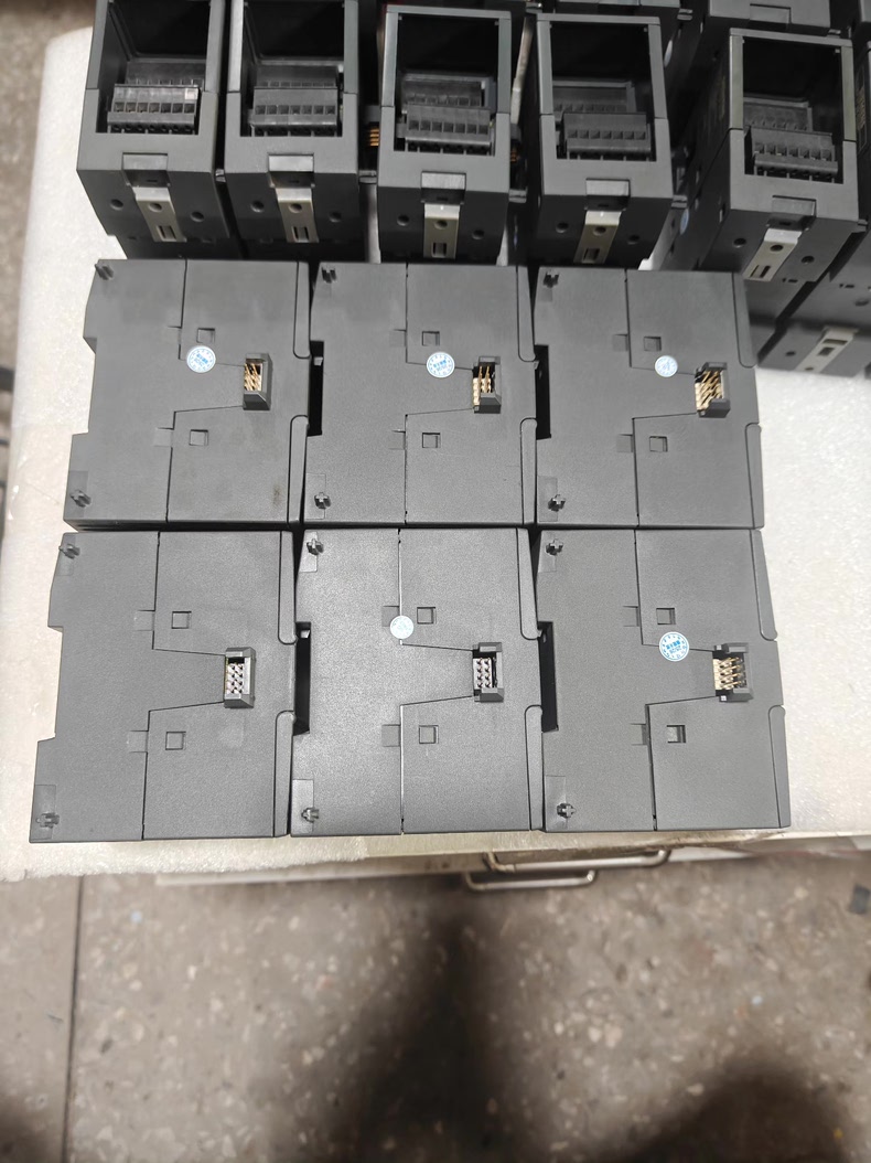 Siemens 6ES7288-2DR32-0AA0  3