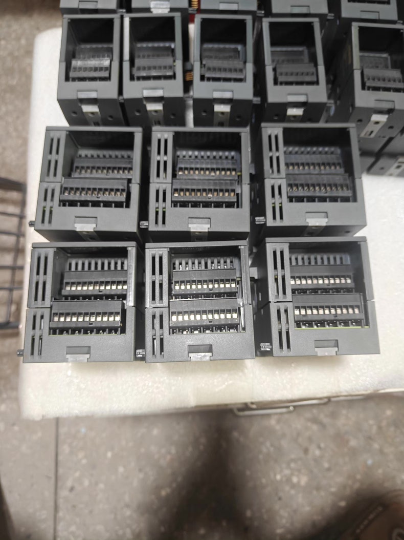 Siemens 6ES7288-2DR32-0AA0  4