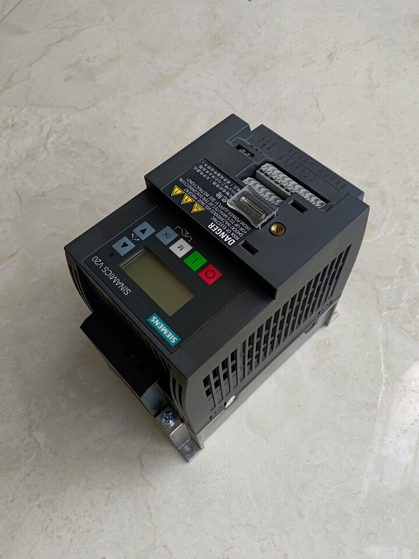 Siemens 6SL3210-5BB21-5UV1 SINAMICS V20 2
