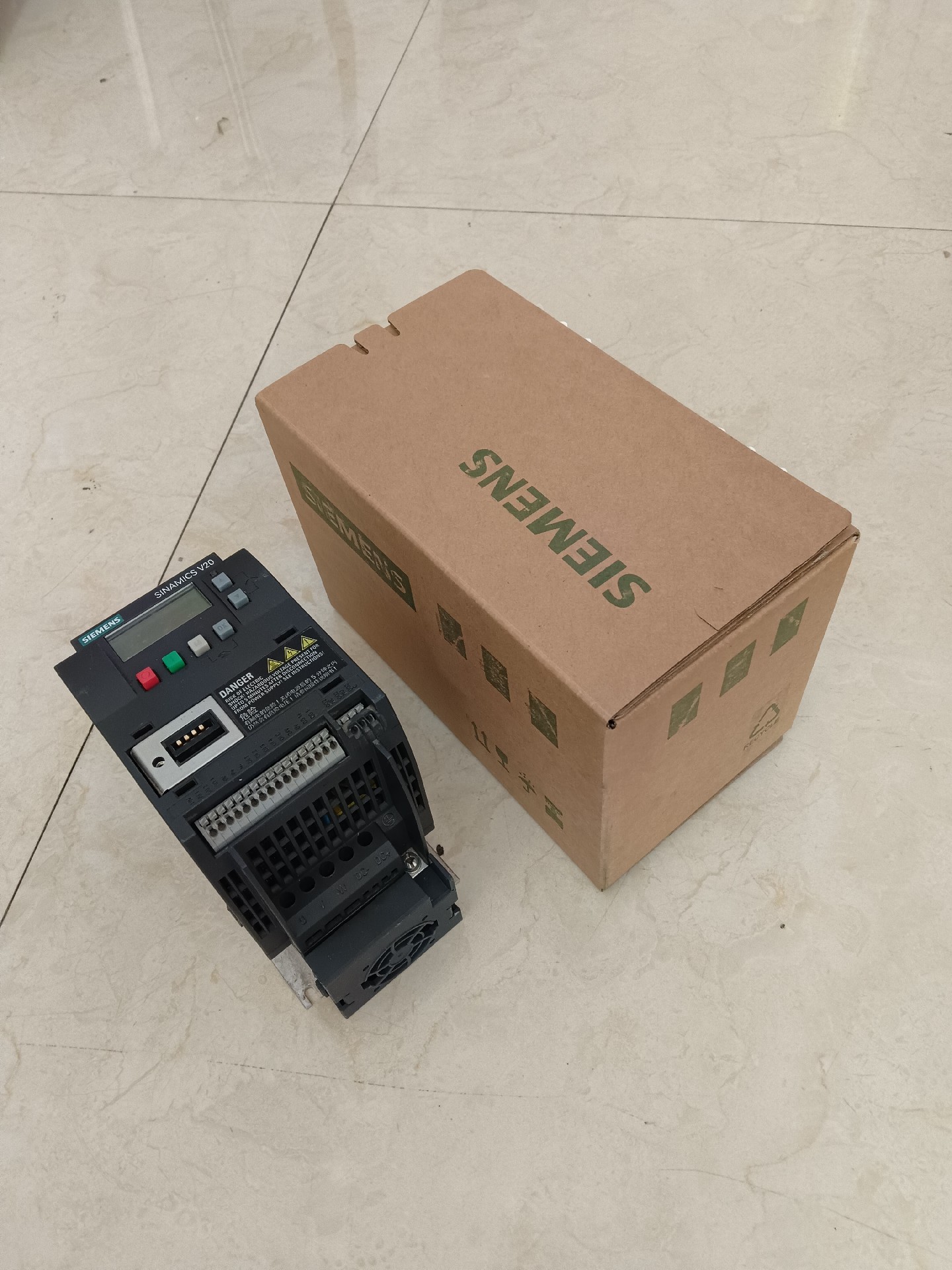 Siemens 6SL3210-5BB21-5UV1 SINAMICS V20 5