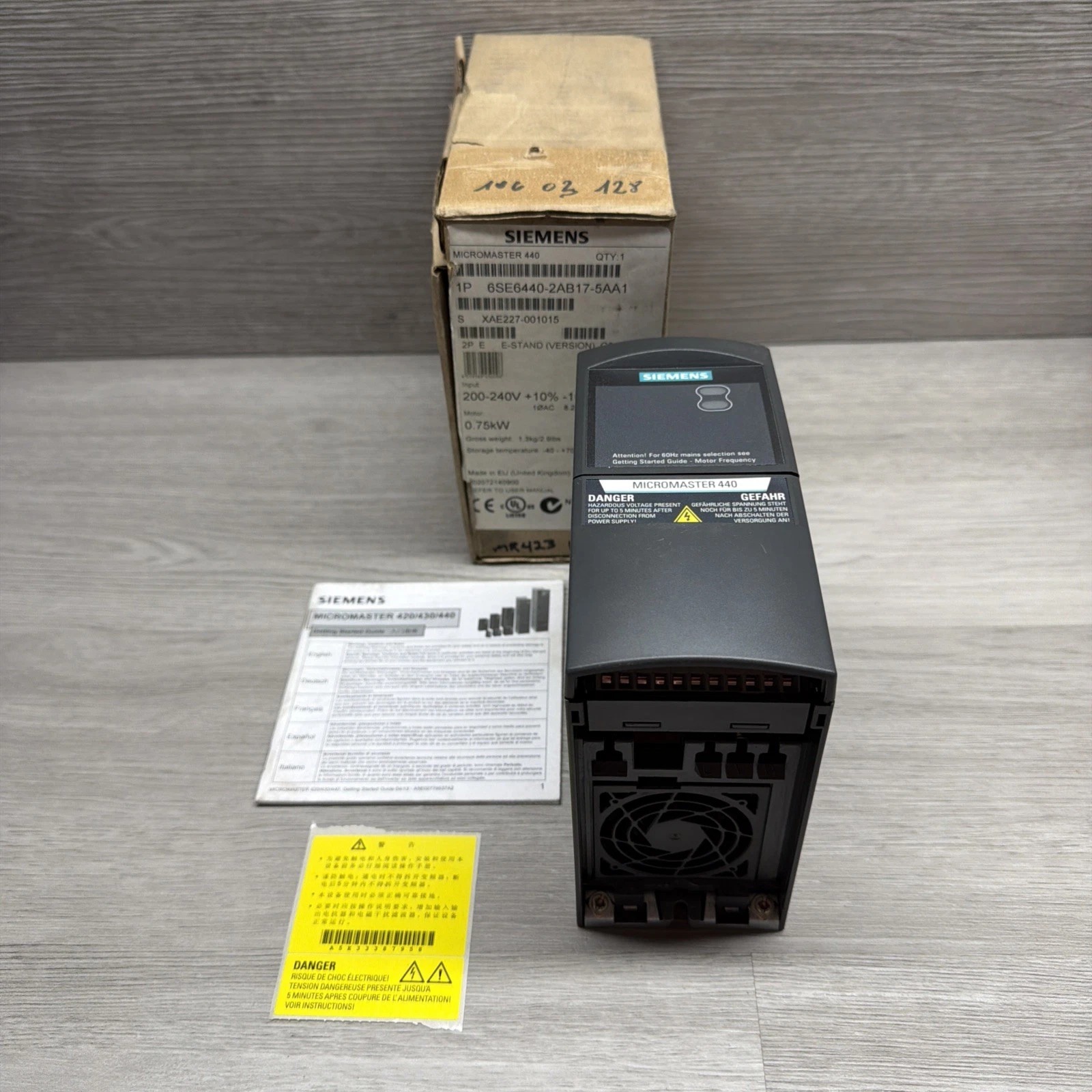 Siemens 6SE6440-2AB17-5AA1 MICROMASTER 440