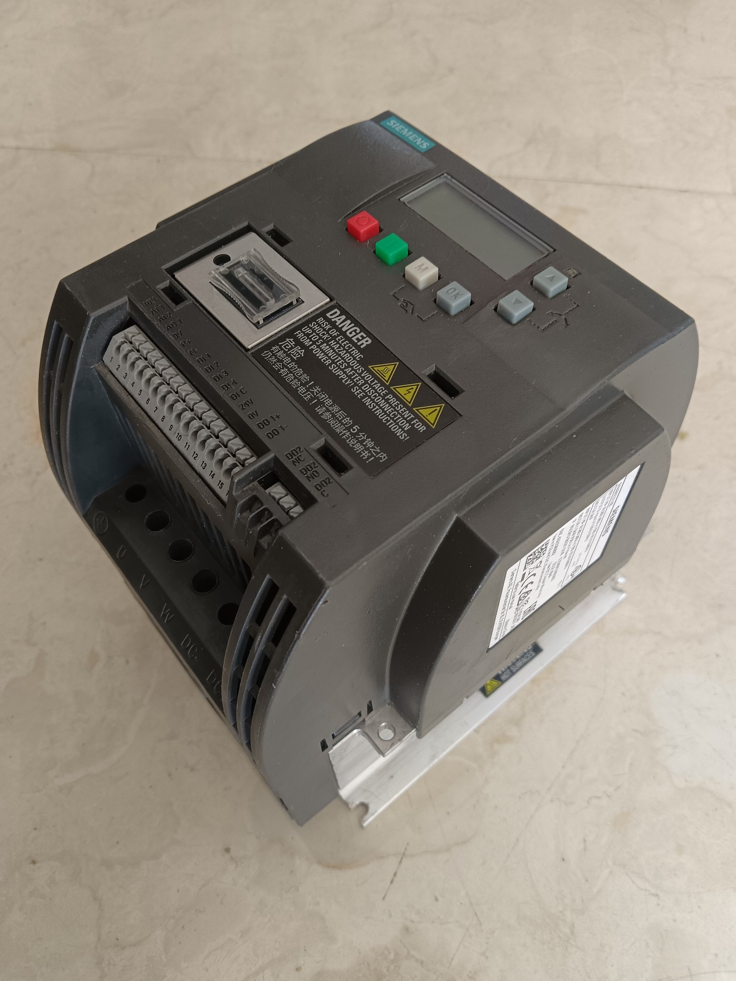Siemens 6SL3210-5BE25-5UV0 SINAMICS V20 Преобразователь частоты 3