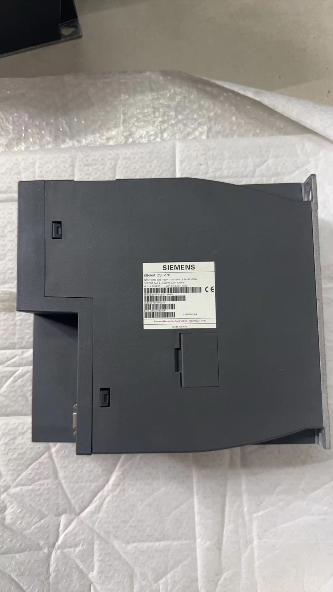 Siemens 6SL3210-5DE13-5UA0 SINAMICS V70 4