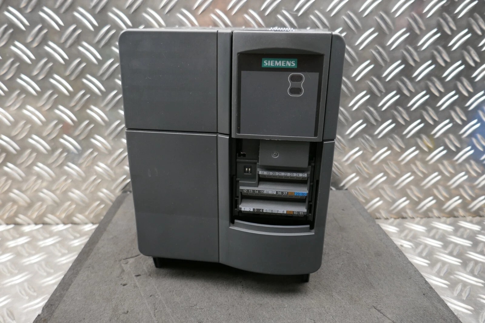 Siemens 6SE6440-2UE22-2CA1 MICROMASTER 440