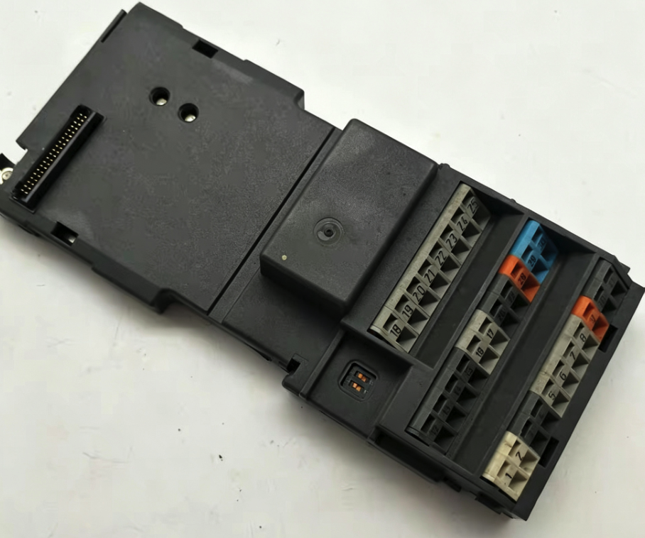 Siemens 6SE6440-2UD38-8FA0 MICROMASTER 440 4