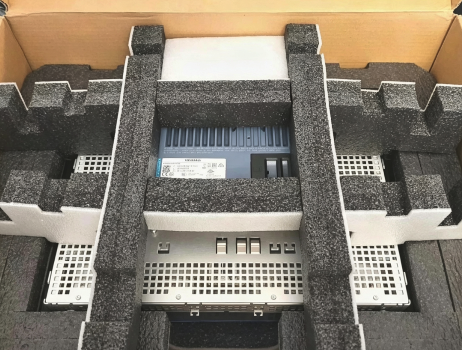 Siemens 6AV2144-8QC10-0AA2 TP1500 4