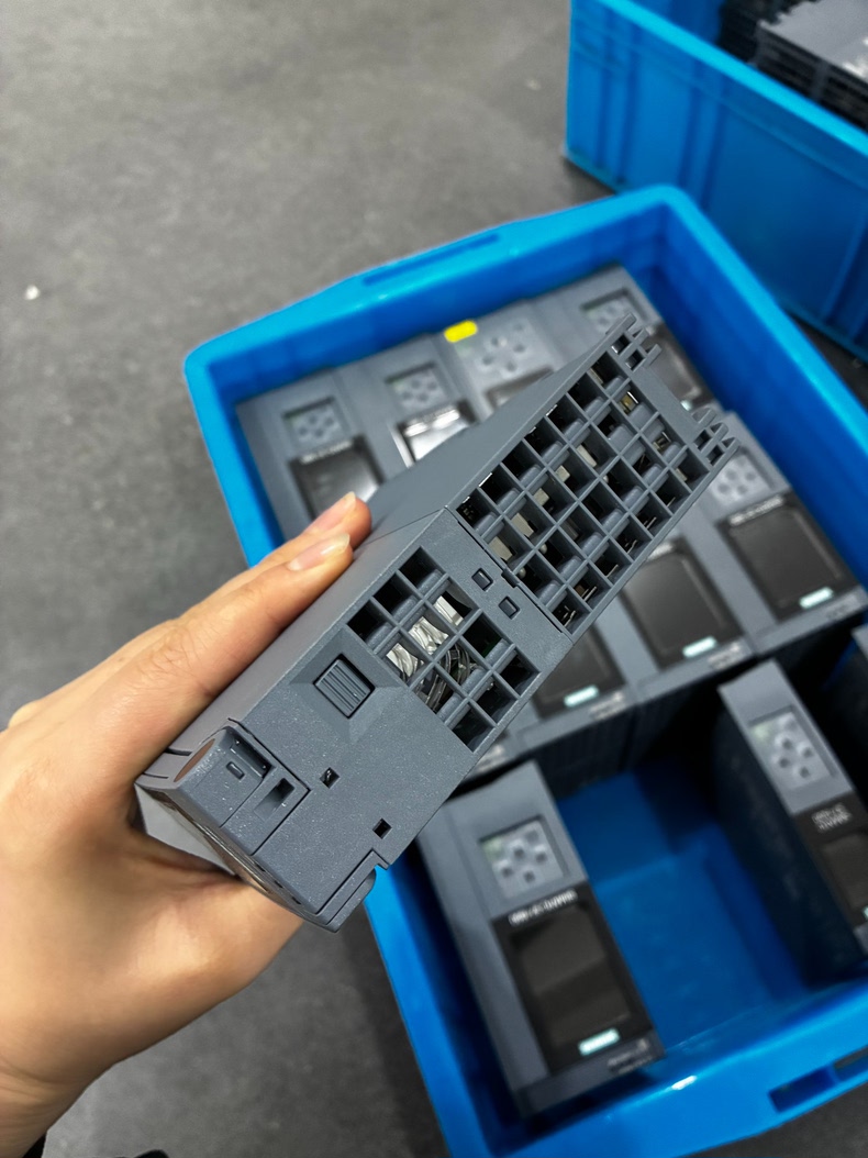Siemens 6ES7513-1RL00-0AB0 CPU 1513R-1PN 4