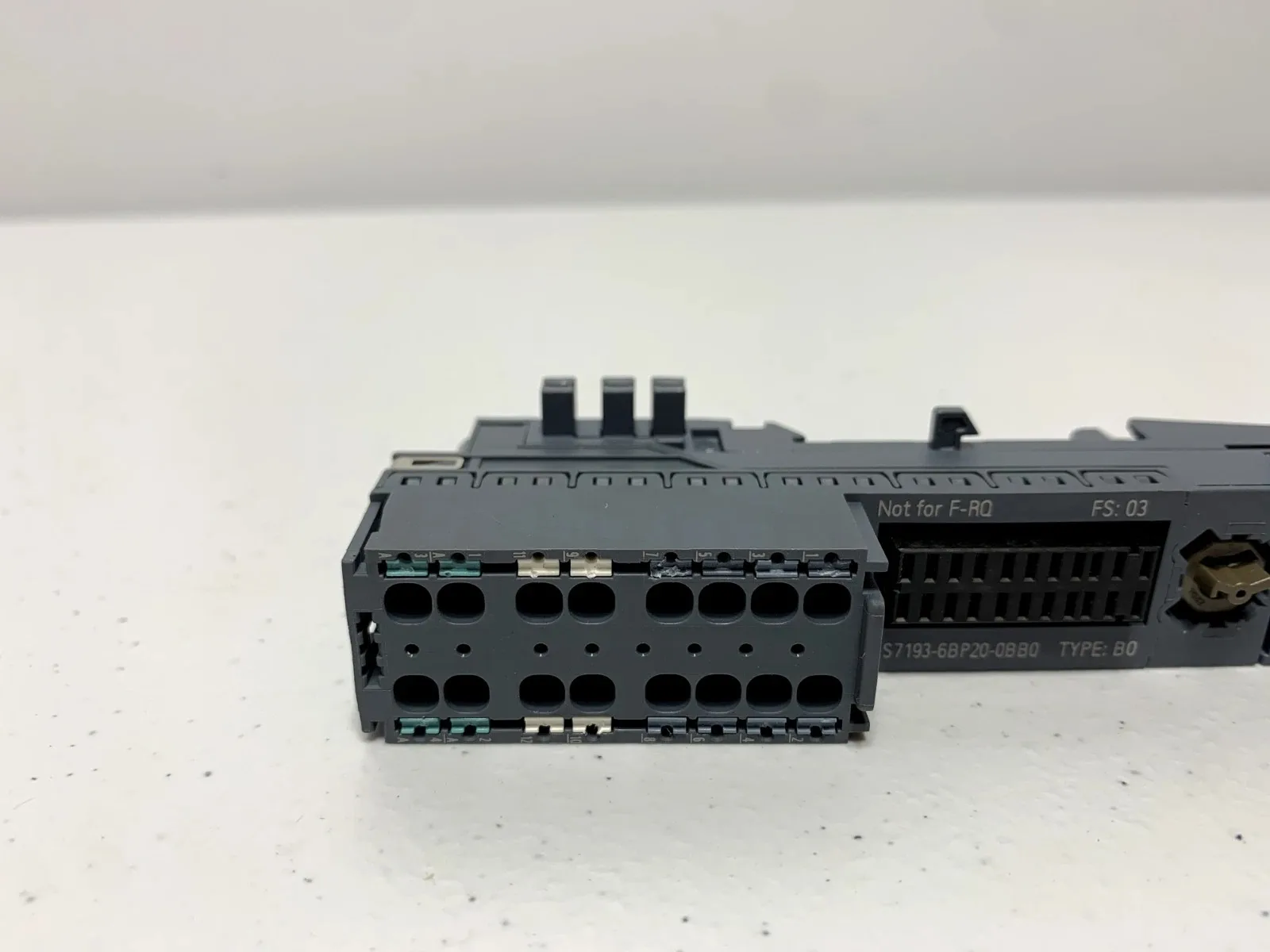 Siemens 6ES7193-6BP20-0BB0 Модуль ET-200 5