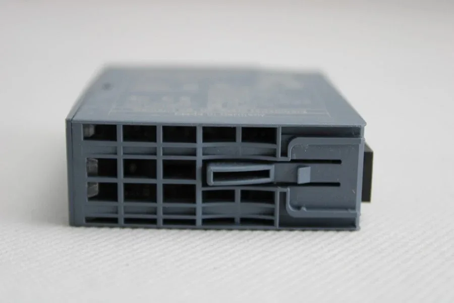 Siemens 6ES7138-6DB00-0BB1 Модуль ET-200 7