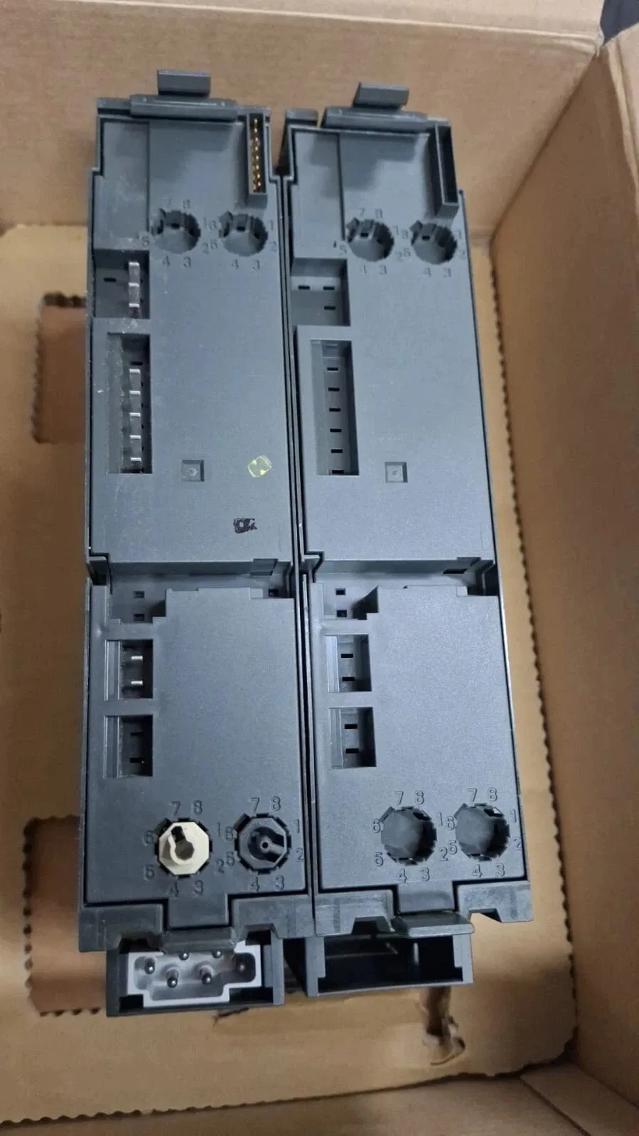 Siemens 3RK1301-1HB00-1AA2 Модуль ET-200 4