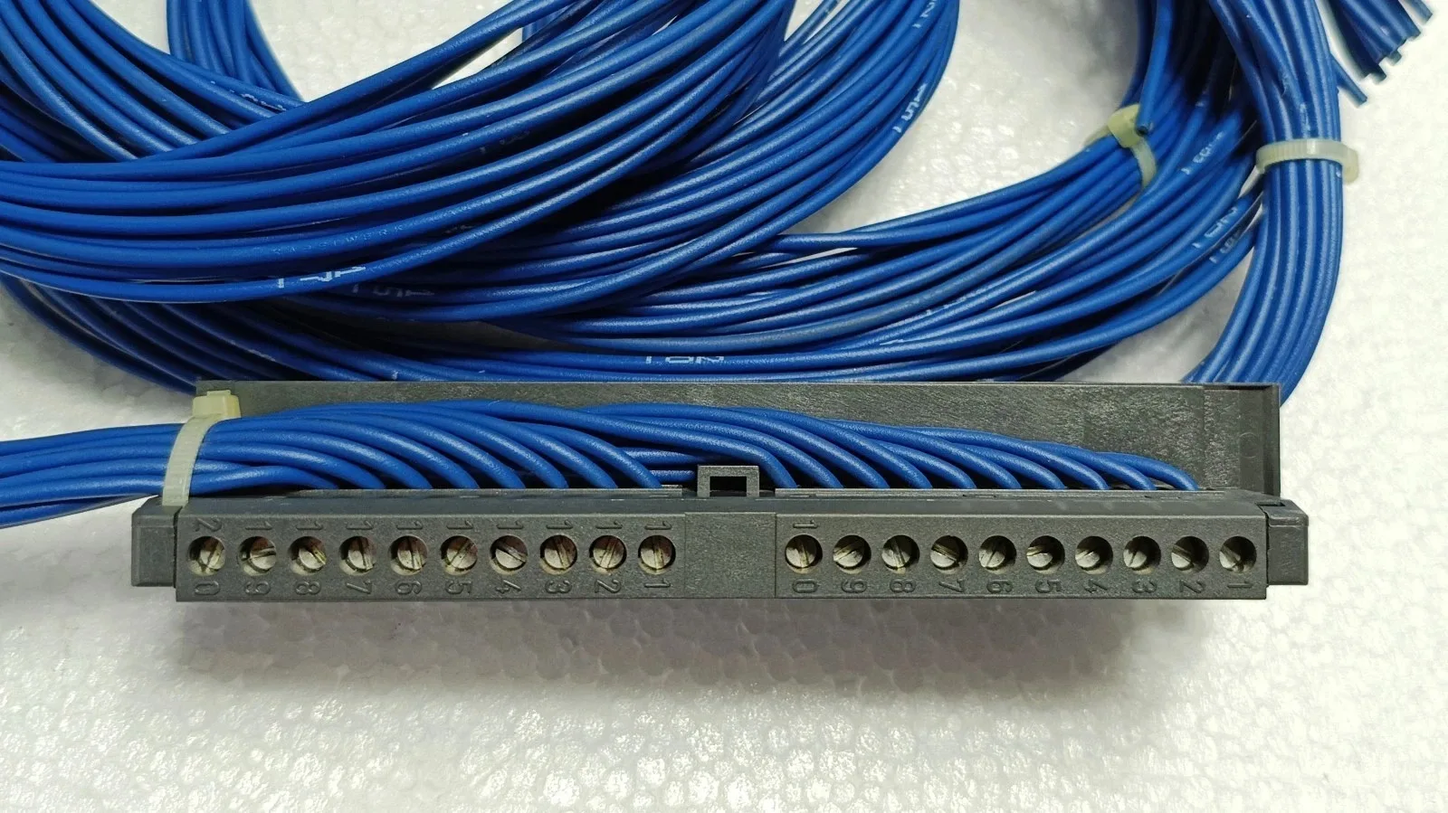 Siemens 6ES7922-3BD20-0AB0 Модуль S7-300 7