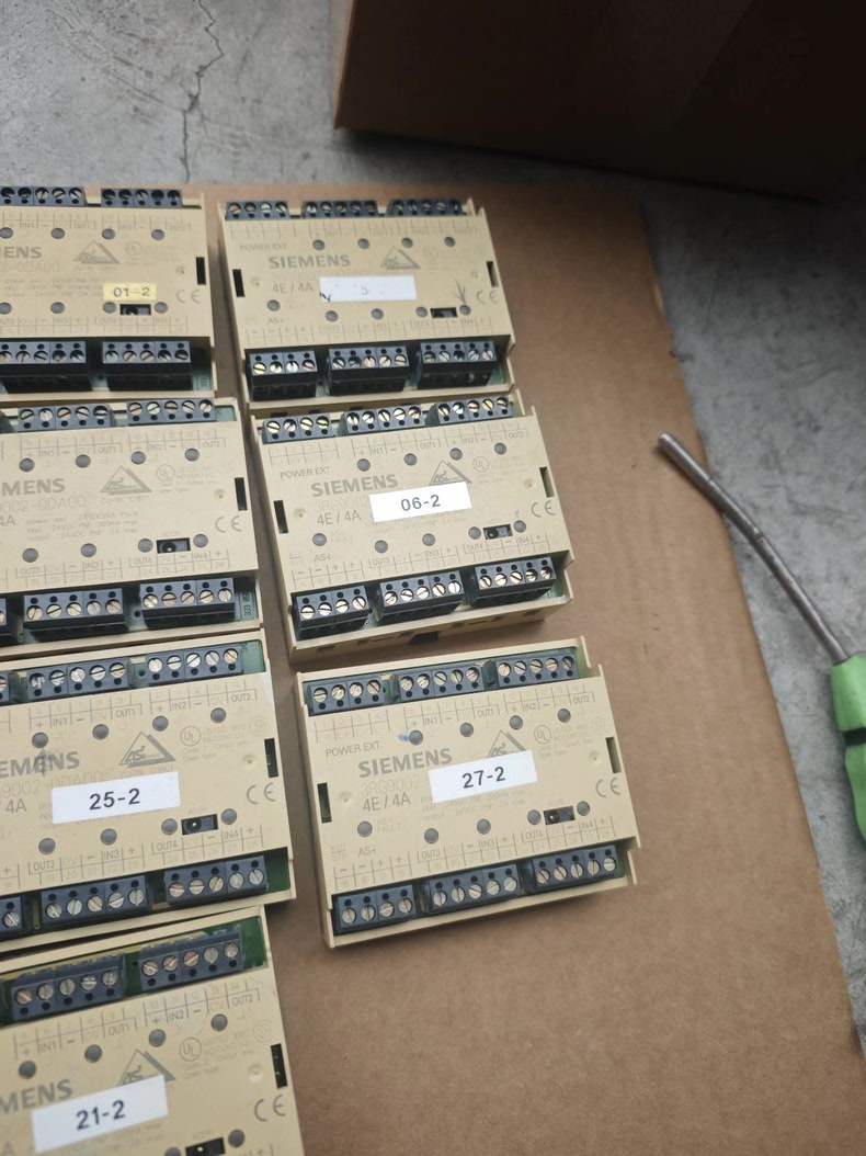 Siemens 3RG9002-0DA00 Модуль 4