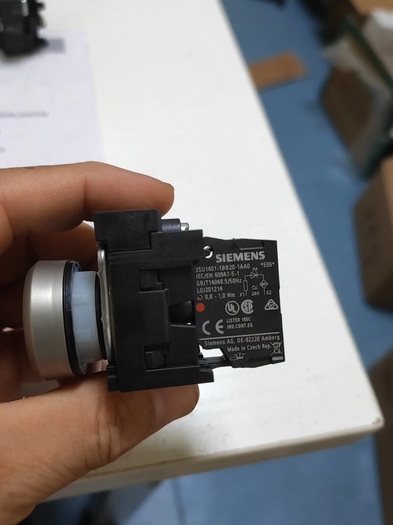 Siemens 3SU1401-1BB20-1AA0 Модуль