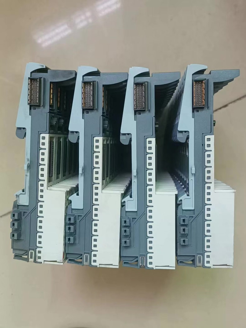 Siemens 6ES7193-6BP00-0DA0 Модуль ET-200 4