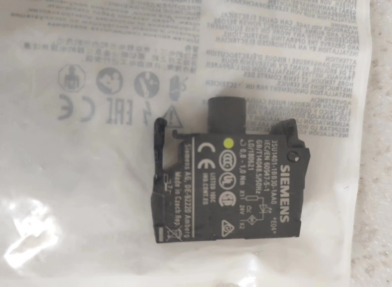 Siemens 3SU1401-1BB30-1AA0 Модуль