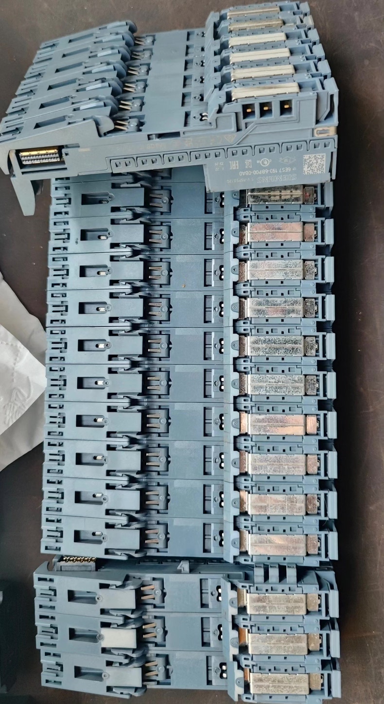 Siemens 6ES7193-6BP00-0BA0 Модуль ET-200 6