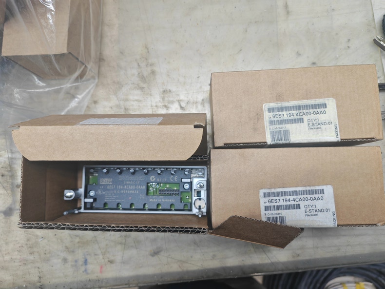 Siemens 6ES7194-4CA00-0AA0 Модуль ET-200