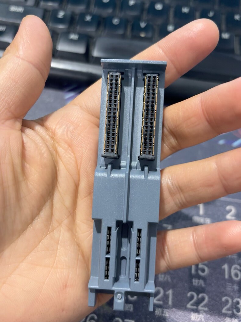 Siemens 6ES7590-0AA00-0AA0 Модуль S7-1500 2