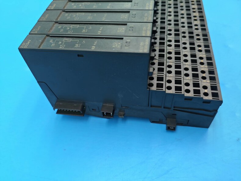 Siemens 6ES7131-4BB01-0AA0 Модуль ET-200 3