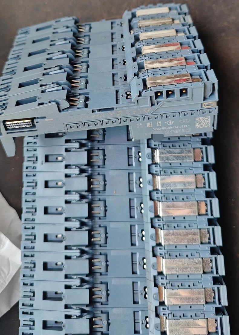 Siemens 6ES7193-6BP00-0BA0 Модуль ET-200