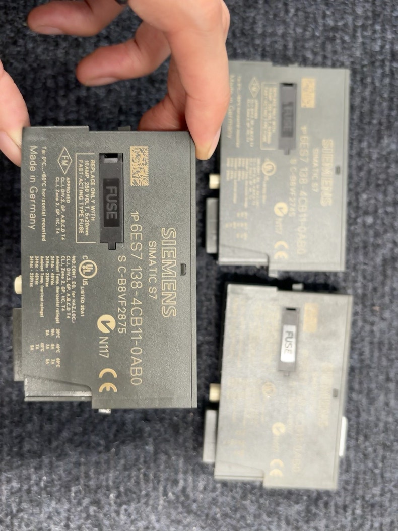 Siemens 6ES7138-4CB11-0AB0 Модуль ET-200 3