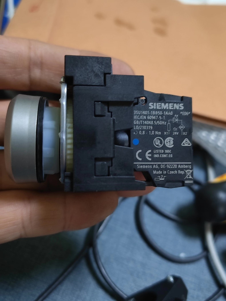 Siemens 3SU1401-1BB50-1AA0 Модуль