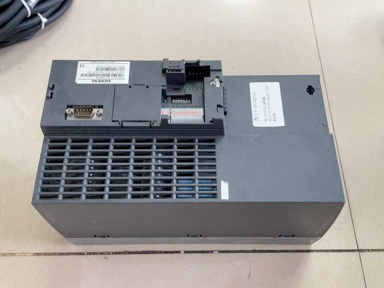 Siemens 6SL3210-1KE22-6UB1 Преобразователь частоты 3