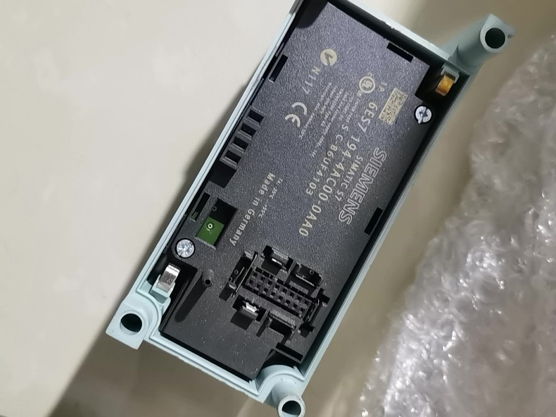 Siemens 6ES7194-4AC00-0AA0 Модуль ET-200