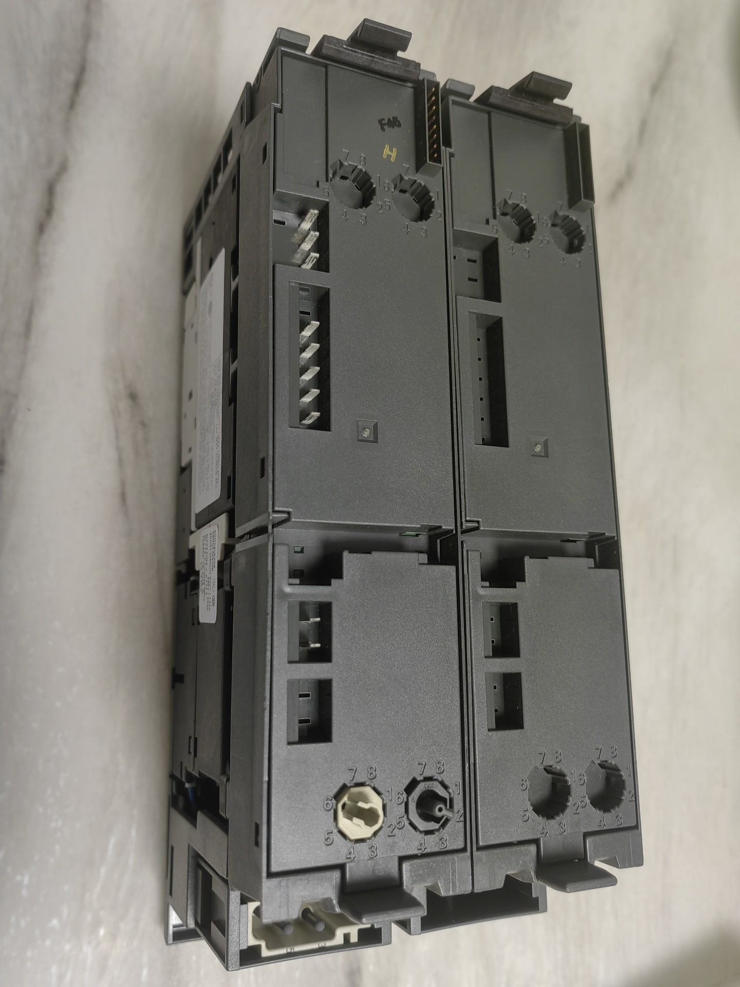 Siemens 3RK1301-0KB00-1AA2 Модуль ET-200 2