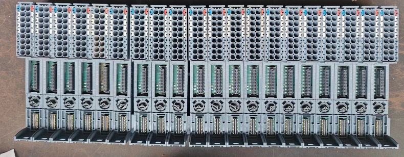 Siemens 6ES7193-6BP00-0BA0 Модуль ET-200 4