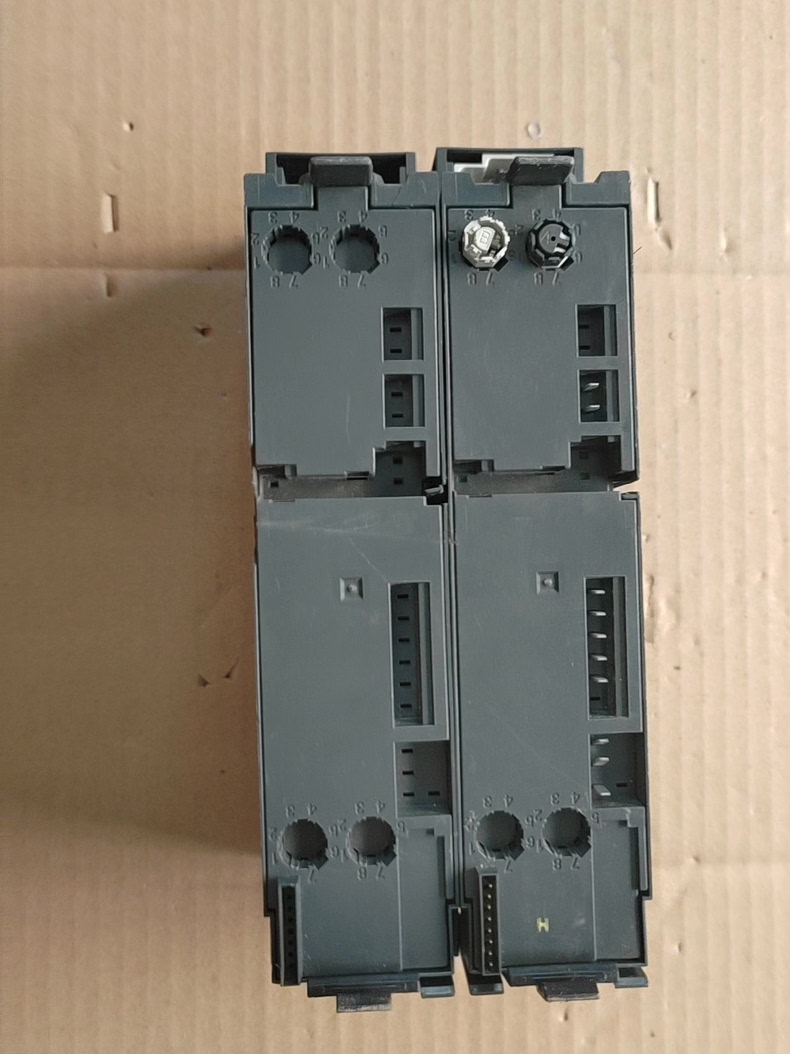 Siemens 3RK1301-1GB00-0AA2 Модуль ET-200 2