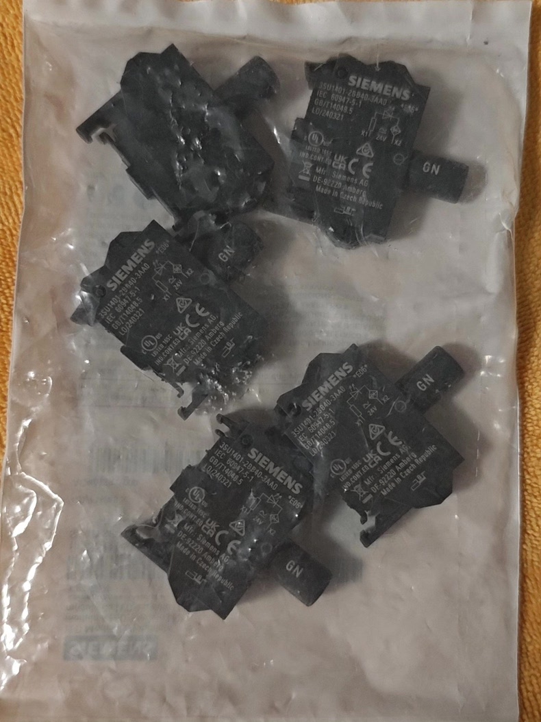 Siemens 3SU1401-2BB40-3AA0 Модуль