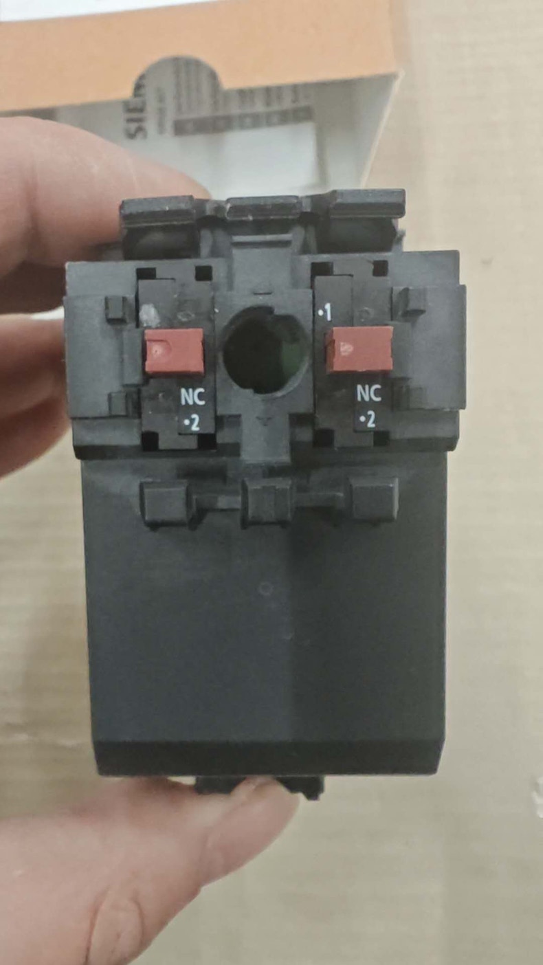 Siemens 3SU1400-1LK10-3AA1 Модуль 2