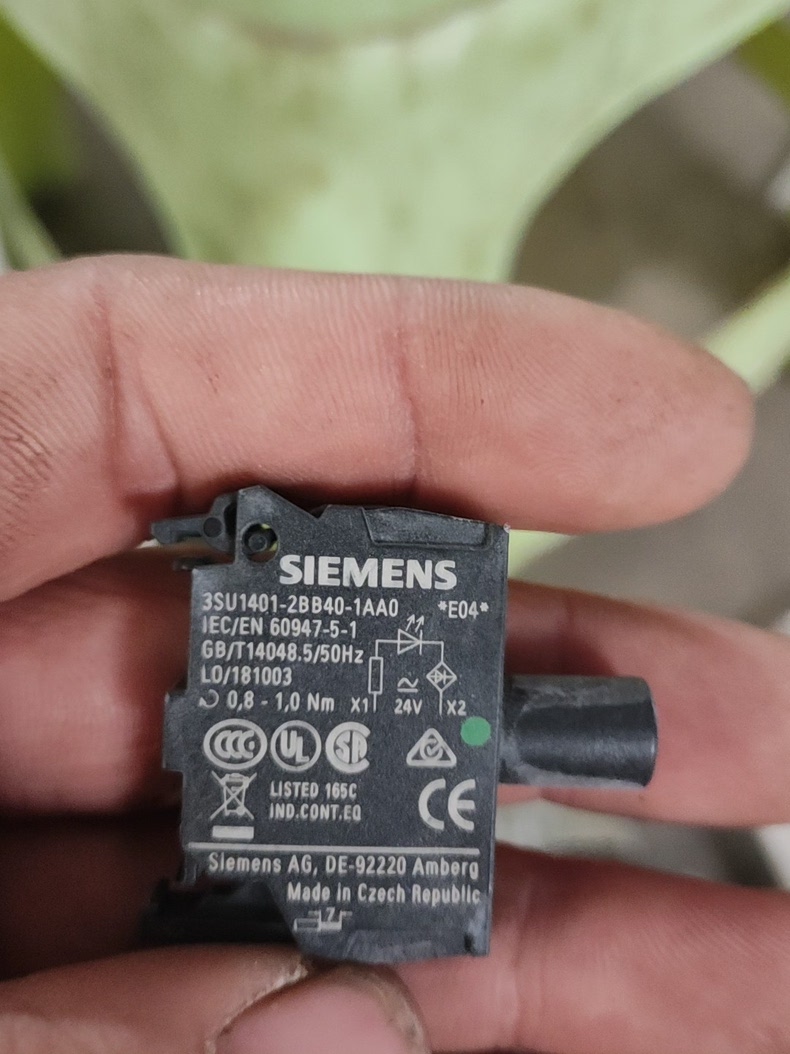 Siemens 3SU1401-2BB40-1AA0 Модуль