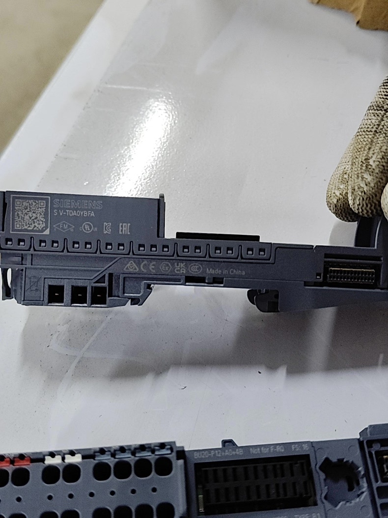 Siemens 6ES7193-6BP20-0BB1 Модуль ET-200 3